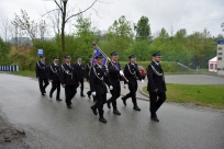 Przemarsz do kościoła w Lesznej Górnej